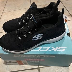 Skechers Women Slip On Sneakers Size 7